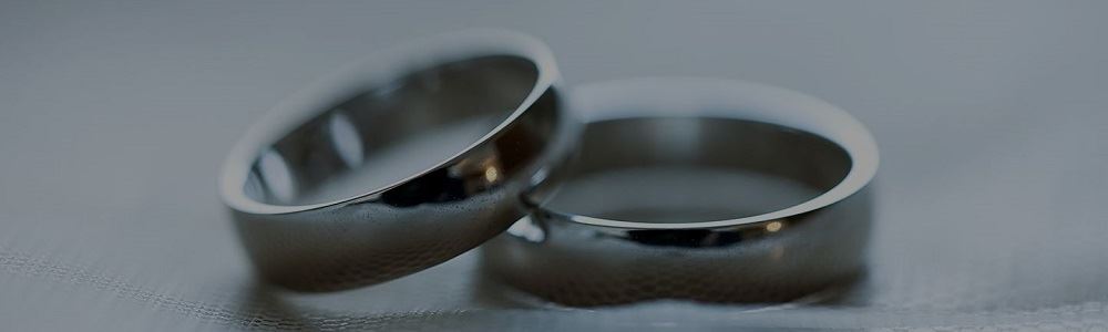 Two wedding bands, one leaning on top of the other When to File Divorce